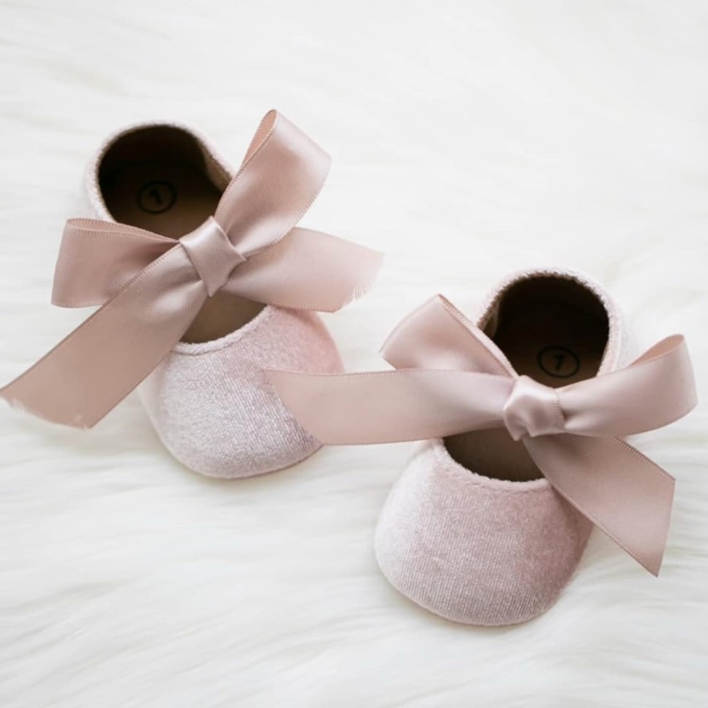 Baby girl nude pink bow shoes (size 3-6 months)